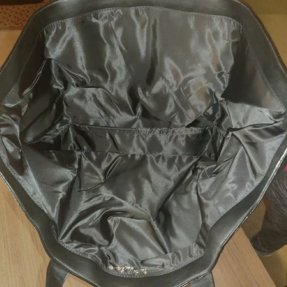 VICTORIA'S SECRET RED/BLACK STUDDED FRINGE  XL CHRISTMAS TOTE GETEAWAY BAG - Picture 4 of 4